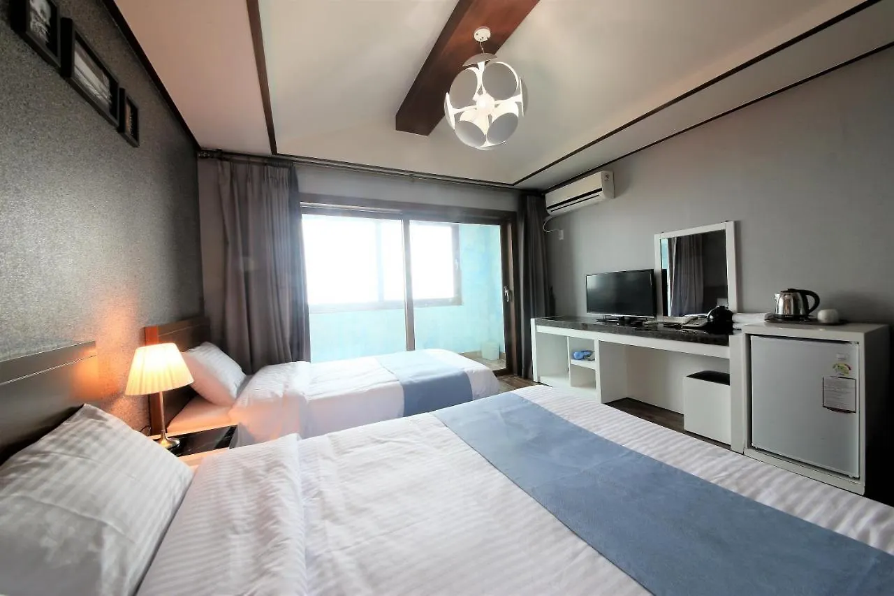 Woorim Hotel Jeju 3*,