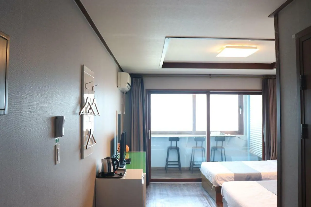 Woorim Hotel Jeju 3*,