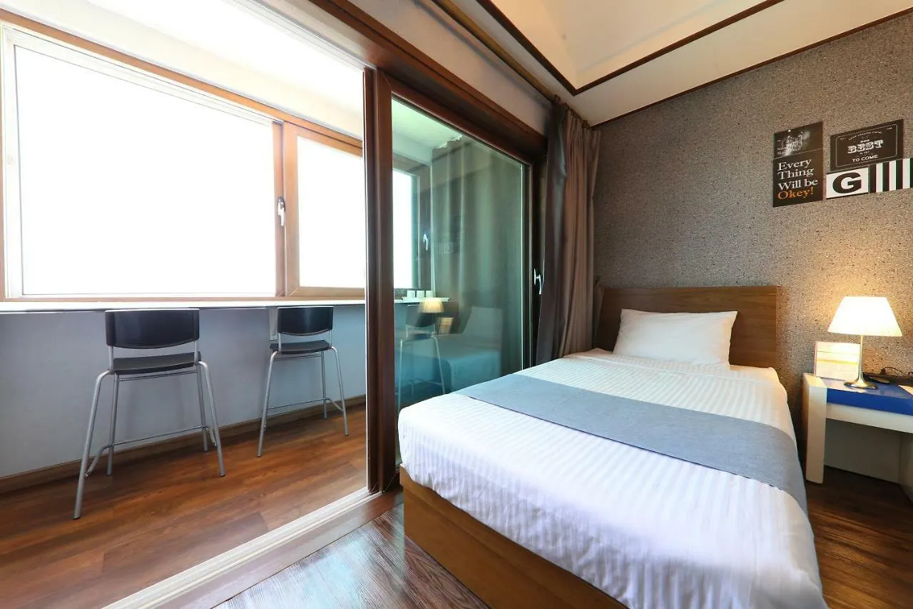 Woorim Hotel Jeju 3*,
